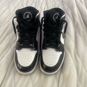 Air Jordan 1 Mid Sneakers